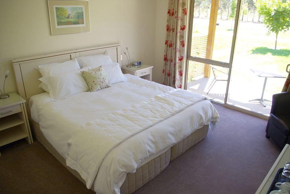 Maple Lodge Luxury Bed & Breakfast Albert Town Ngoại thất bức ảnh