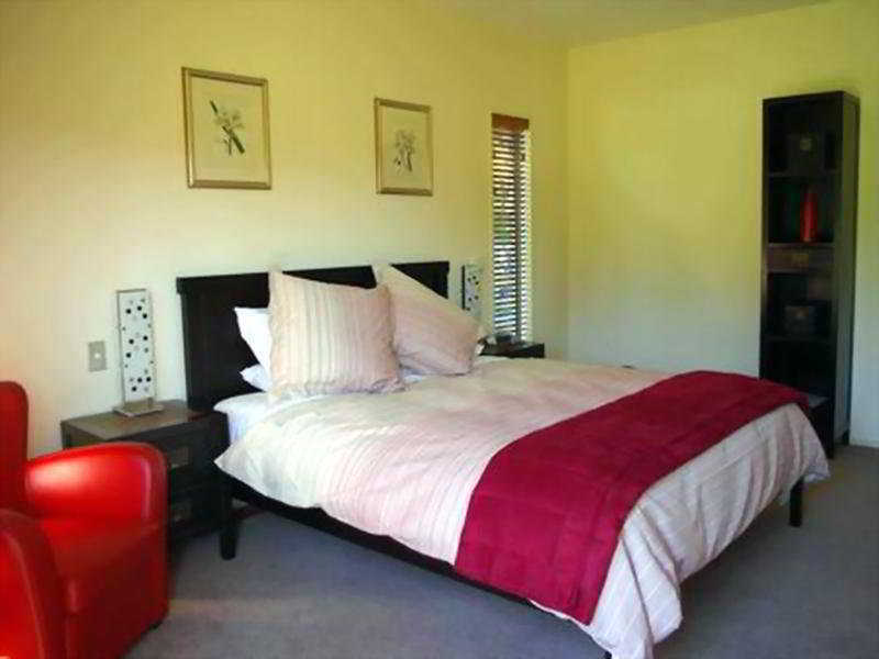 Maple Lodge Luxury Bed & Breakfast Albert Town Ngoại thất bức ảnh