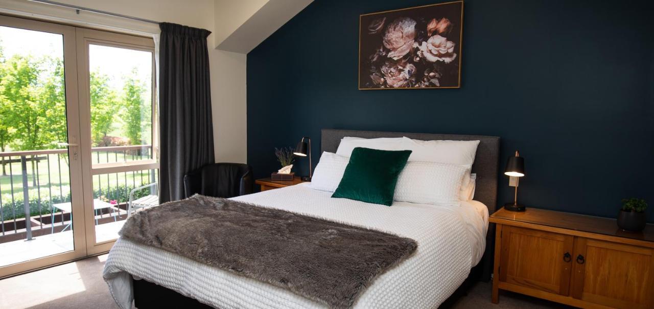 Maple Lodge Luxury Bed & Breakfast Albert Town Ngoại thất bức ảnh