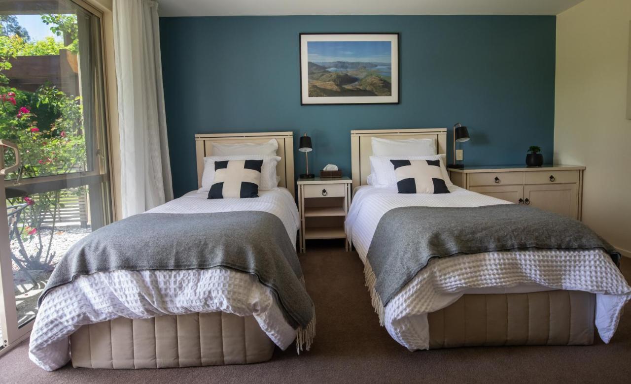 Maple Lodge Luxury Bed & Breakfast Albert Town Ngoại thất bức ảnh