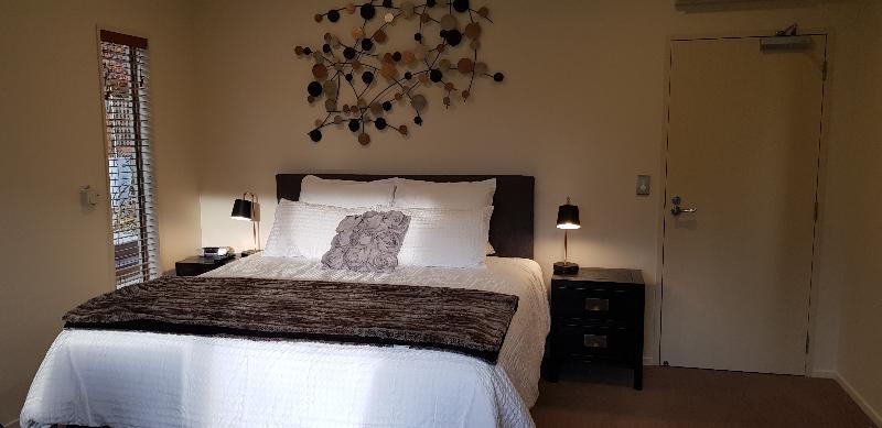 Maple Lodge Luxury Bed & Breakfast Albert Town Ngoại thất bức ảnh